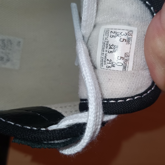 Vans - Picture 5 of 9